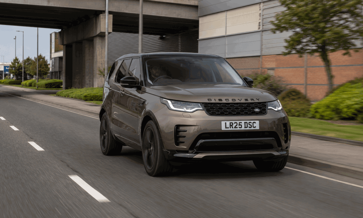 Land Rover Discovery Driving